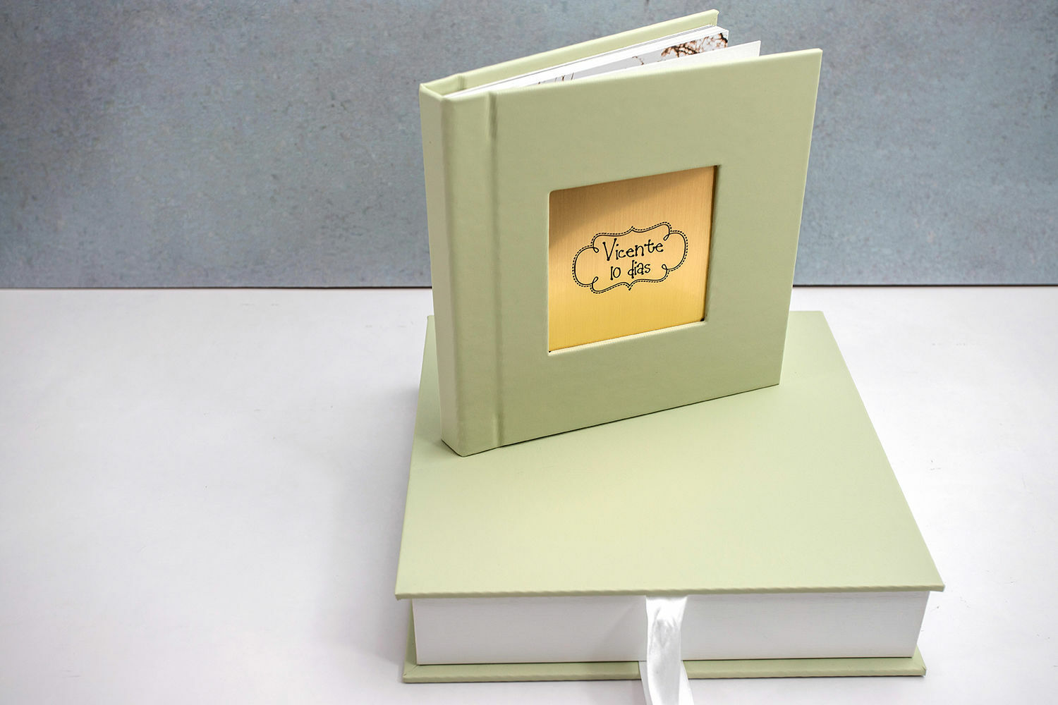 Box para Janela com Placa Baby